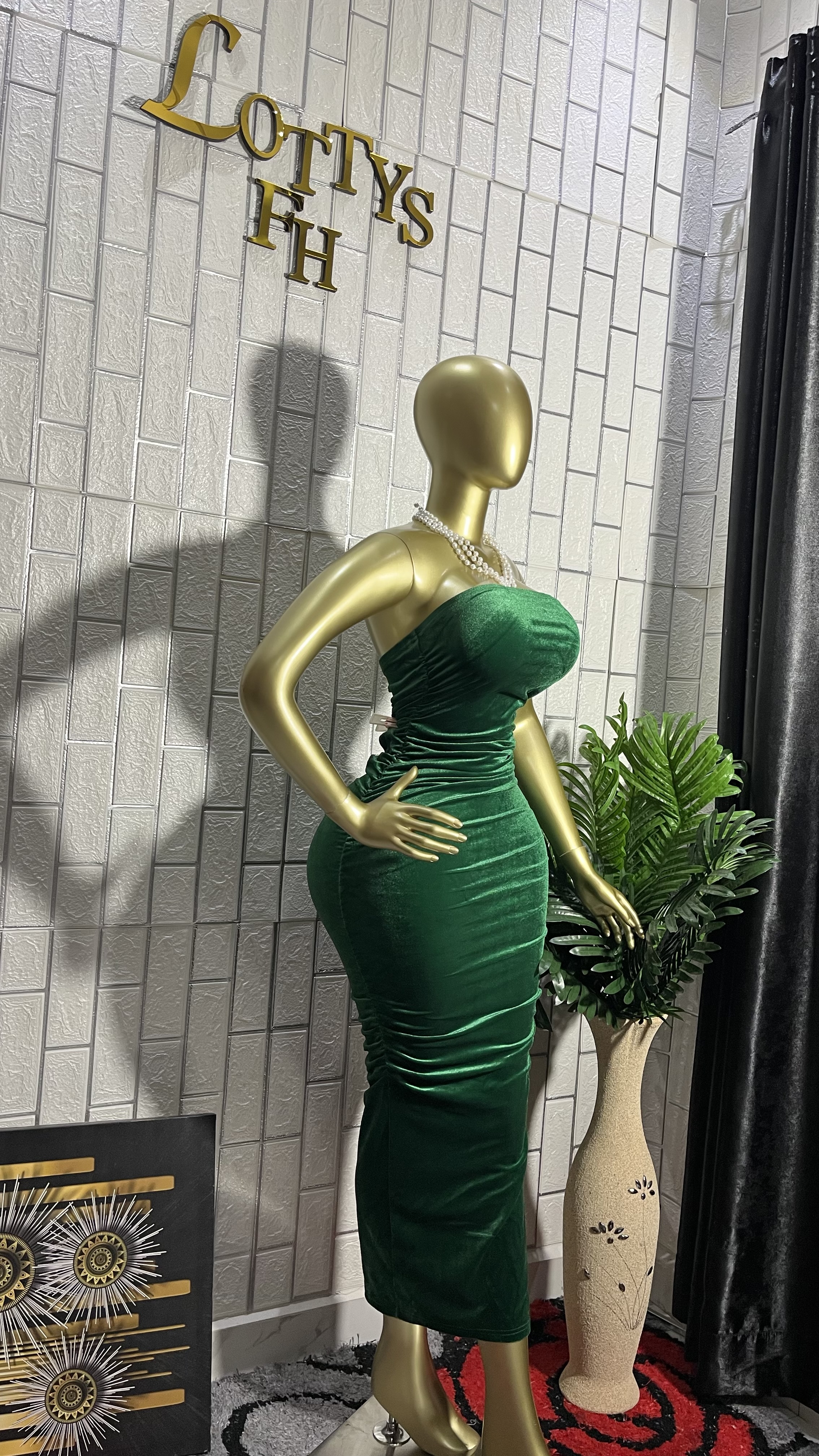 The green emerald velvet dress
