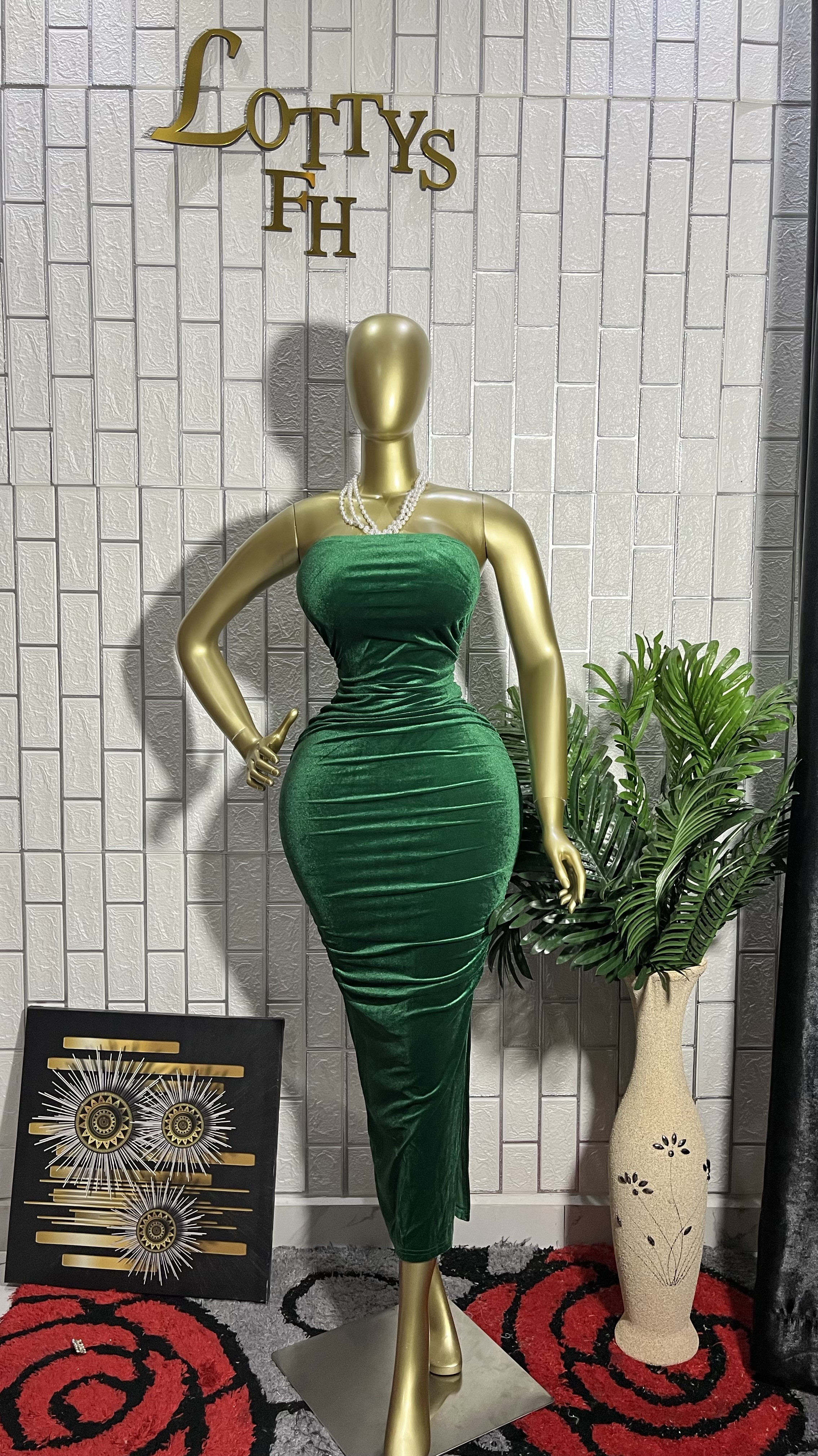 The green emerald velvet dress