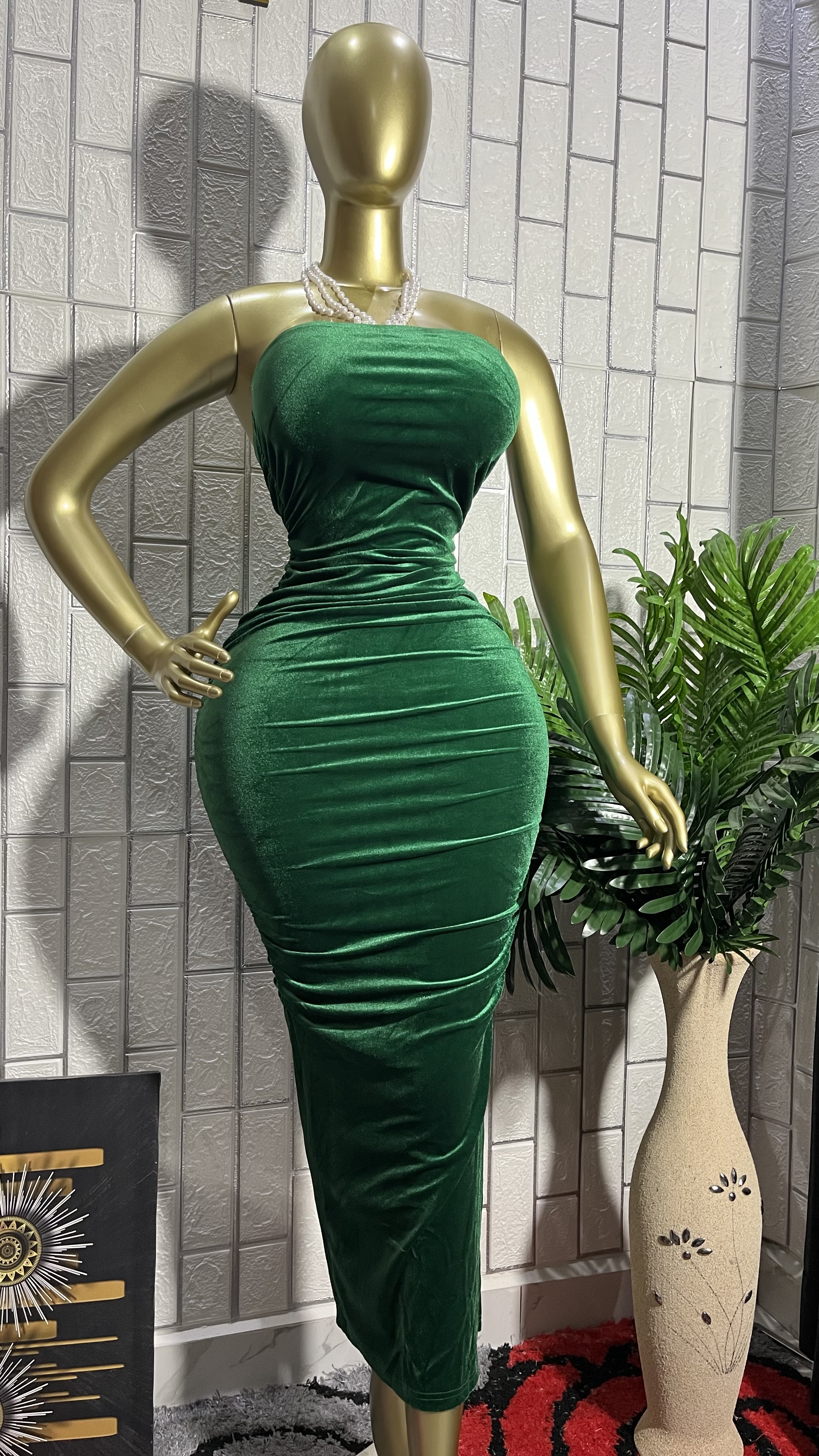 The green emerald velvet dress