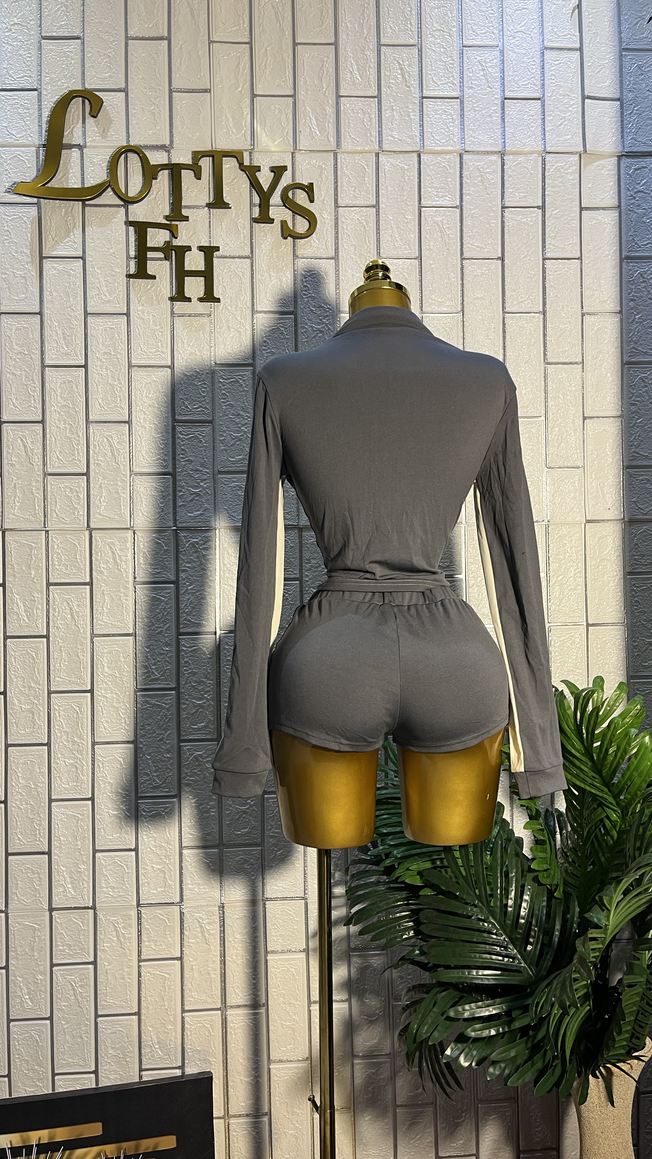 The zip and snatched babe set
