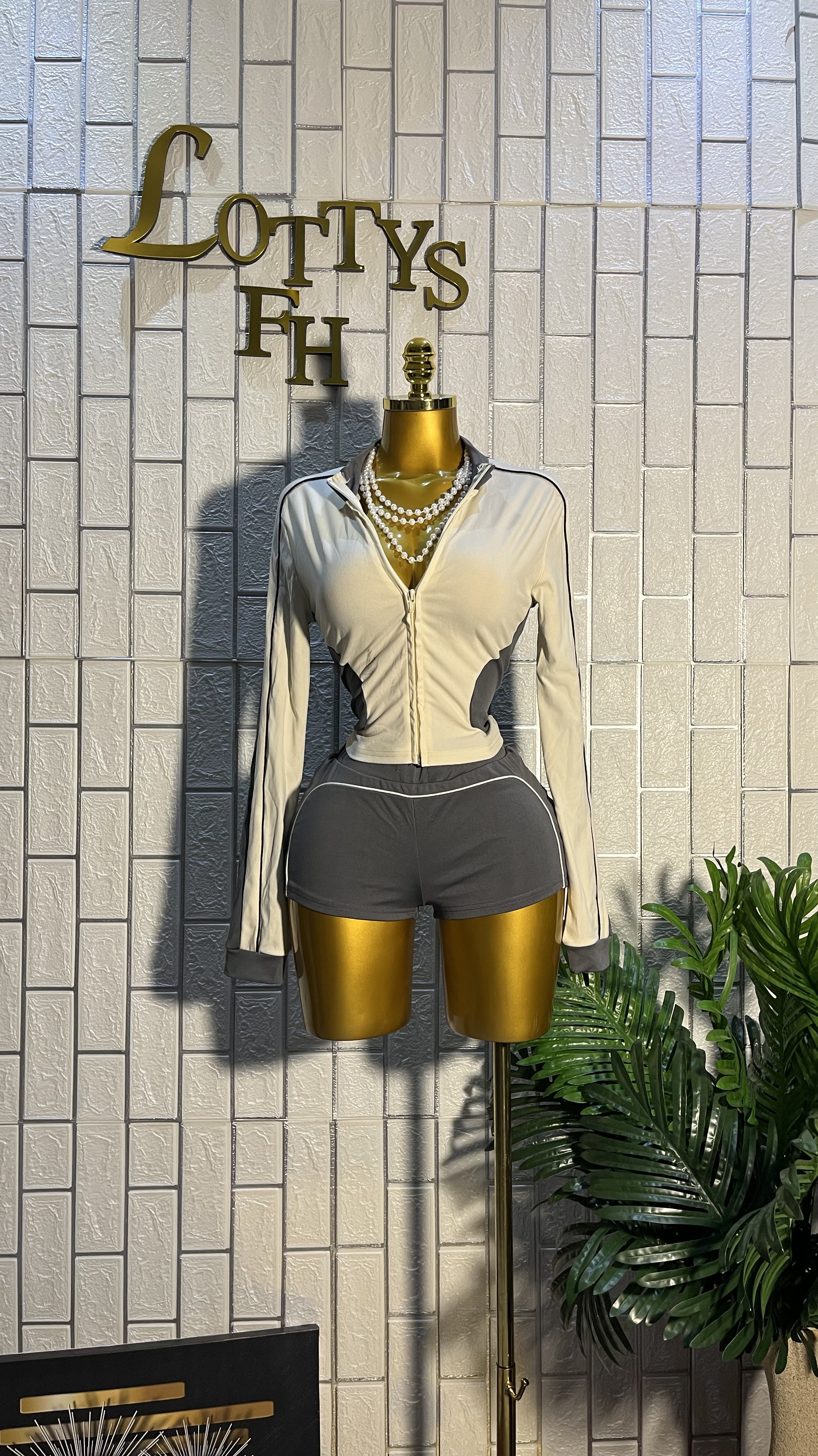 The zip and snatched babe set